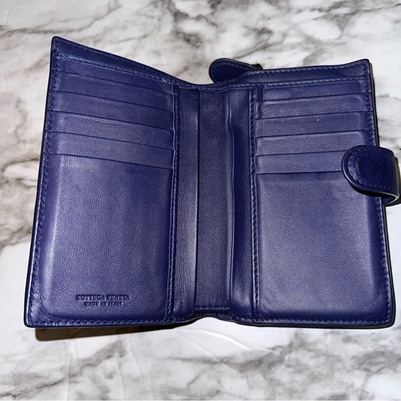 BOTTEGA VENETA Intrecciato Weave navy blue leather zip coins 10-slot wallet - Picture 3 of 8